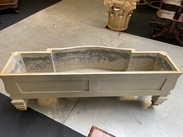Very Large Wood Carved Flower Box 19th Century ( 166 Cm ). Very Decorative Jardinière In Louis XVI Style With An Inner Tray Of Zinc. Dimensions : Width: 166 Cm Height: 64 Cm Depth: 54 Cm In Good Condition From About 1860-1880