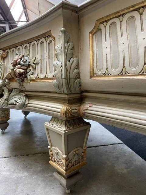 Very Large Wood Carved Flower Box 19th Century ( 166 Cm ). Very Decorative Jardinière In Louis XVI Style With An Inner Tray Of Zinc. Dimensions : Width: 166 Cm Height: 64 Cm Depth: 54 Cm In Good Condition From About 1860-1880