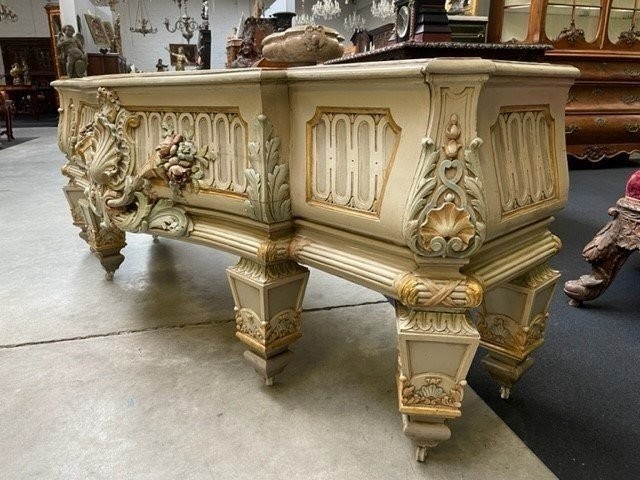 Very Large Wood Carved Flower Box 19th Century ( 166 Cm ). Very Decorative Jardinière In Louis XVI Style With An Inner Tray Of Zinc. Dimensions : Width: 166 Cm Height: 64 Cm Depth: 54 Cm In Good Condition From About 1860-1880