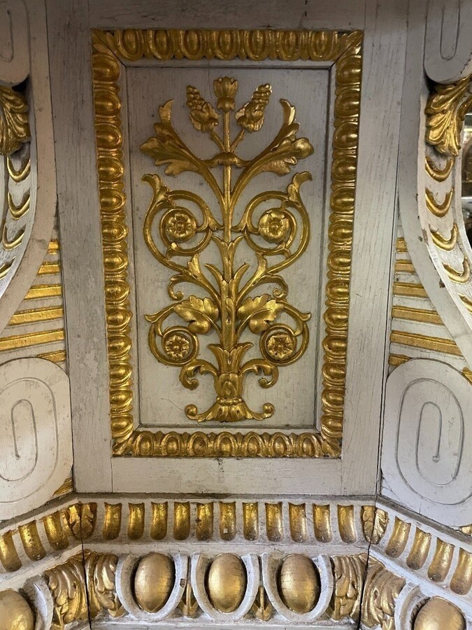 White and Gold Carved Wooden Table With Round Top In Breche d'Alep Marble. A white and gold carved wooden centre table with a round Breche d'Alep marble top resting on a central quadrangular shaft underlined by four inverted consoles and panels.