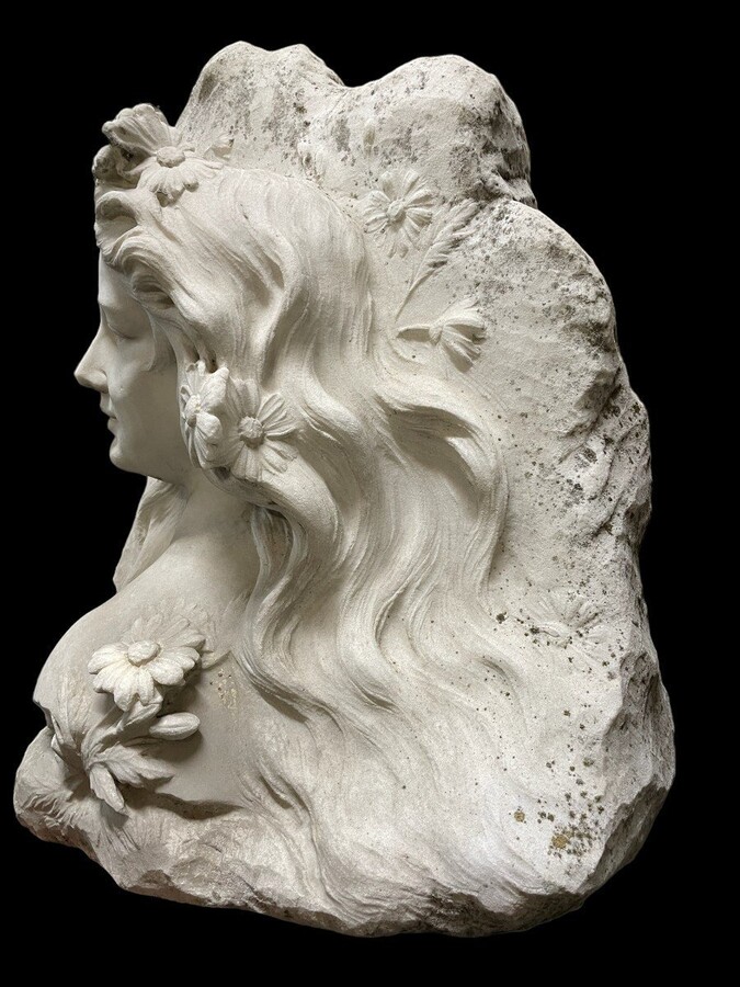 White Marble Art Nouveau Relief Of A Young Woman Beautiful Sculpture Depicting A Young Woman With Flowers Dimensions : Height : 46 Cm Width : 37 Cm Depth : 22 Cm Sculpture In Good Condition , About 1900